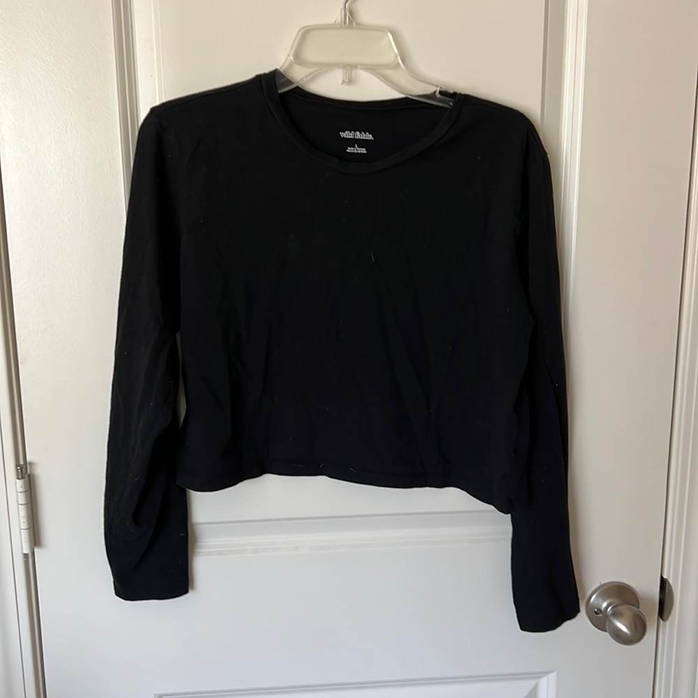 Black Long sleeved crop top